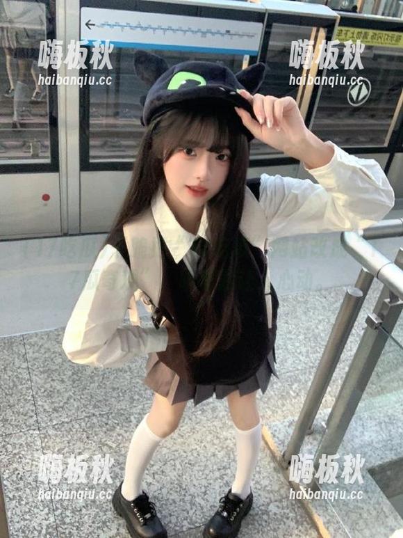 17吃瓜 干脆把“17吃瓜”网站改成“17瓜奇观”,听着就让人心动。