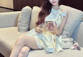 终于找到了，51cn吃瓜热搜发布海报，不明缘由的奇葩舞蹈，让人忍不住想滑稽一下。