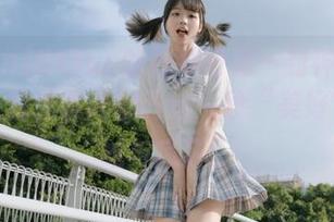 51fun的视频好像一封神秘的约信，让我无意间翻开这一段“美好”的尴尬与疯狂。