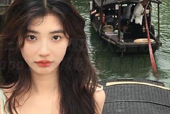 突然发现我的人生重心在718.sxapp上，继续吃瓜就是我的理想！