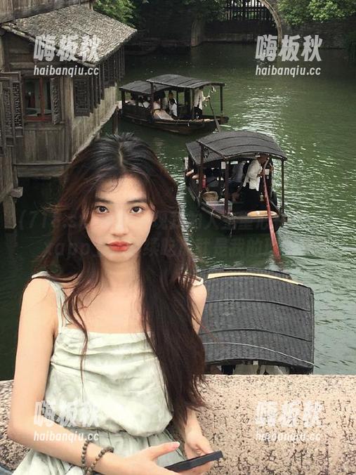 突然发现我的人生重心在718.sxapp上，继续吃瓜就是我的理想！