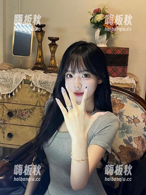 “91黑料”网址上的瓜，明明还是青涩，却让我有了莫名其妙的期待。