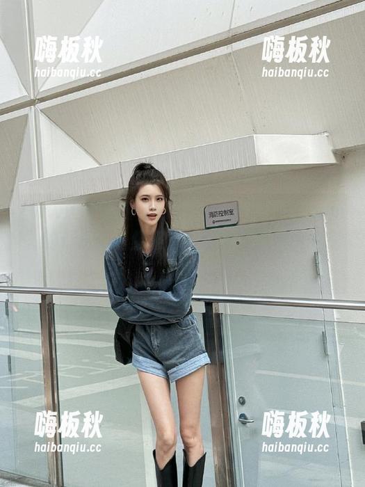 www吃瓜网 跳入“www吃瓜网.com”的传送门,像极了一场由傻瓜导演的荒诞剧。