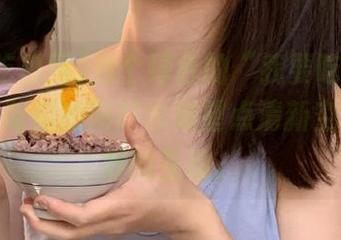 找个绿色的“我要吃瓜网”链接，吃瓜的同时也渴望点清新空气，奇妙的互动。