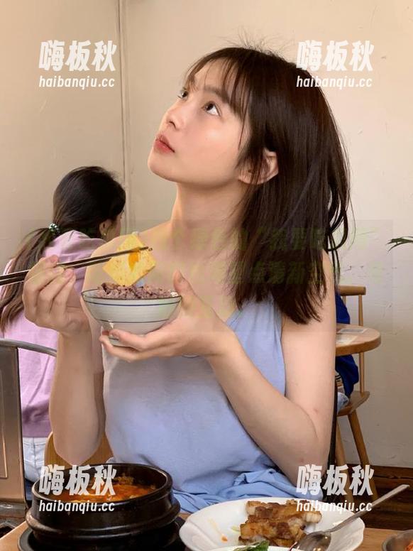 找个绿色的“我要吃瓜网”链接，吃瓜的同时也渴望点清新空气，奇妙的互动。