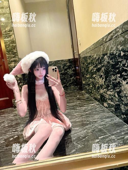 打开黑料不打烊app，岗亭人生中的微博八卦毫不留情。