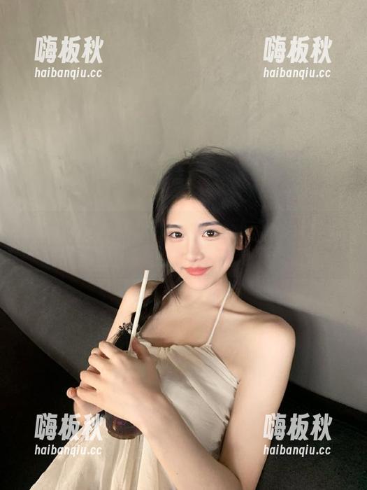下载黑料社苹果版的理由：今天的黑料比我上周的零食还好吃！