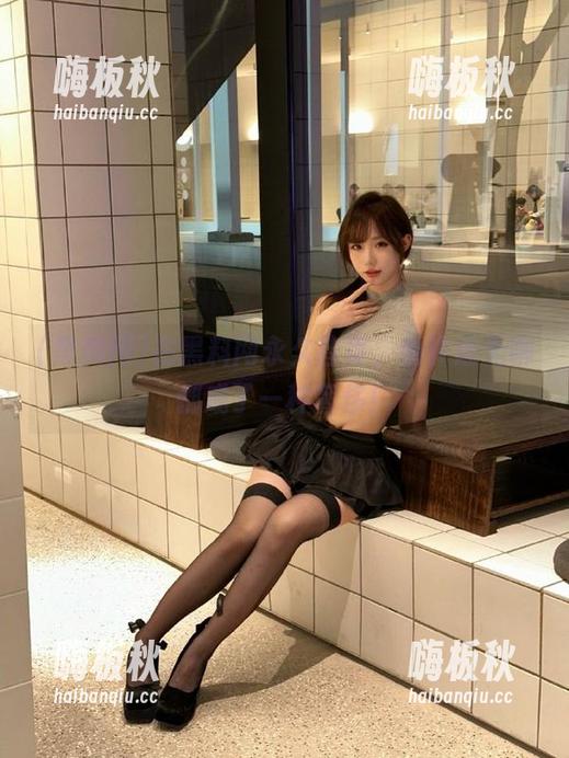 黑料网 在黑料网永久首页,也许连无聊都成了一种奢侈!